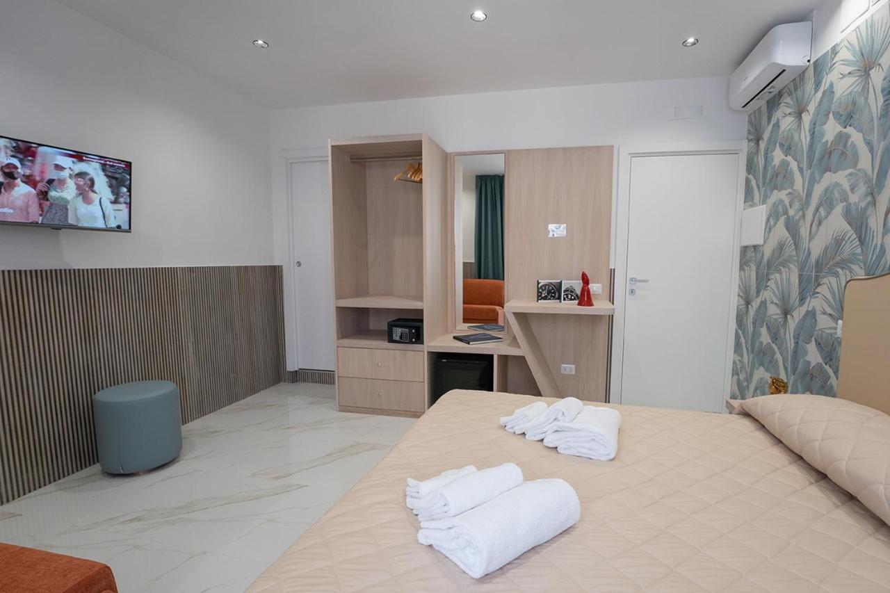 Pc Boutique H, Sea View By Clapa Group Hotel เนเปิลส์ ภายนอก รูปภาพ
