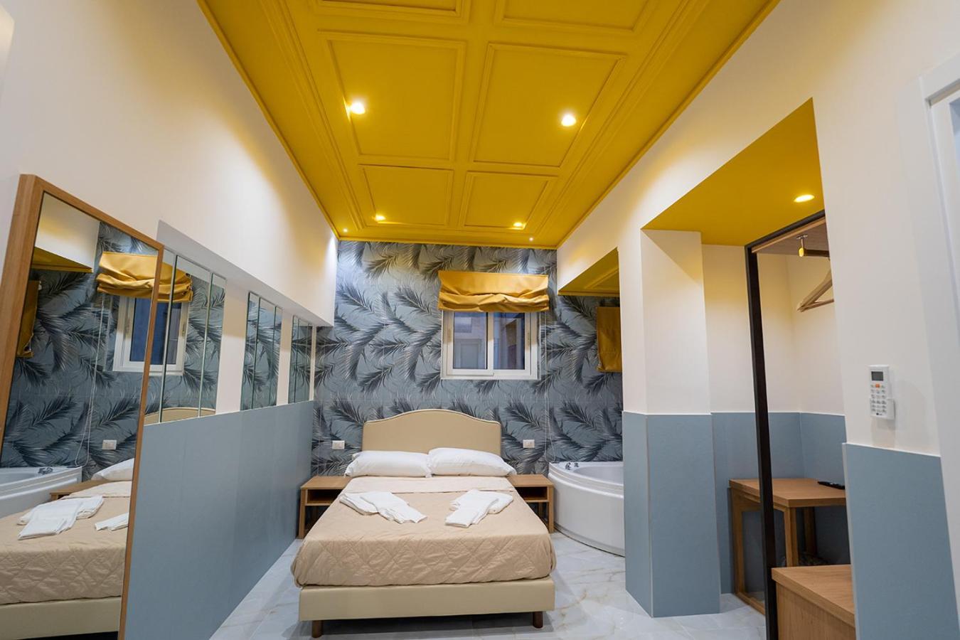Pc Boutique H, Sea View By Clapa Group Hotel เนเปิลส์ ภายนอก รูปภาพ